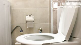 Her Butt Pumps Out Shits