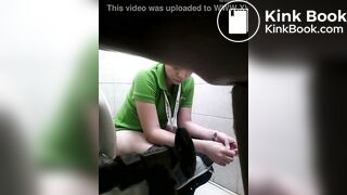 Girl pooping on toilet (voyeur)