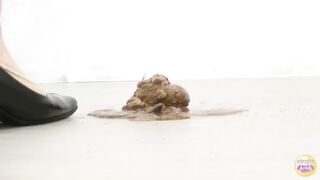 TEENGIRL PANTYPOOP - video 5