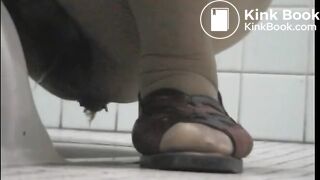 MATURE WOMAN TOILET VOYEUR DIARRHEA 03