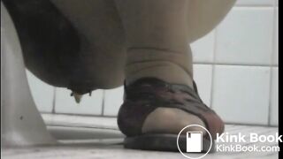 MATURE WOMAN TOILET VOYEUR DIARRHEA 03