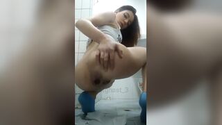 Hot chick shits on floor - video 2
