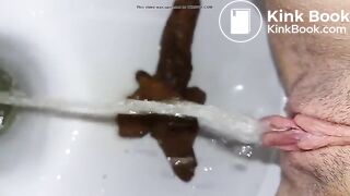 Woman pooping on toilet - video 16
