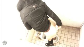 Japanese women shitting in men's toilet (5/6)