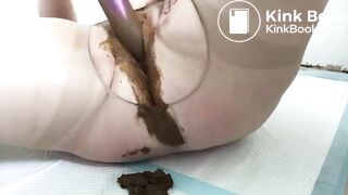 Chubby slut - Dildo and shit in pussy