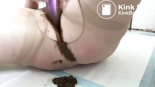 Chubby slut - Dildo and shit in pussy