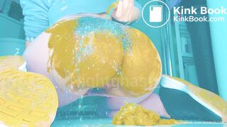 Pawg does some nasty shits