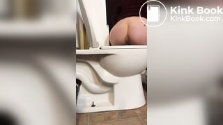 Sexy white girl pooping huge logs