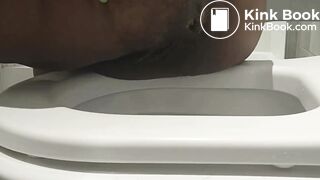 Ebony can't stop shitting