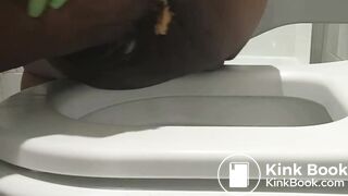 Ebony can't stop shitting