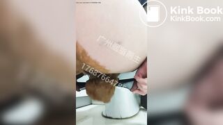 中国女生穿黑丝拉屎