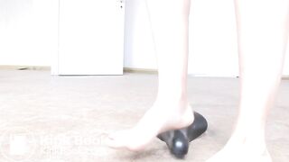 she paints her nails sexy and leaves shit behind