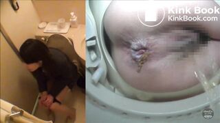 Bella ragazza Jappo al cesso