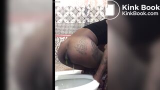 Ebony cutie shiting