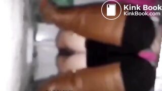 Chinese toilet 超级大胆的厕拍，手直接伸过去给女的发现