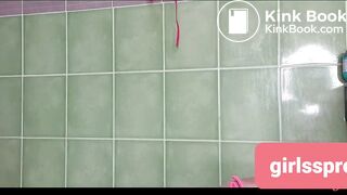 GIRLS SPREAD ASS23 PROLAPSE