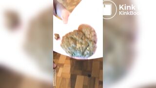 GORGEOUS BLONDE GIRL SHITTING