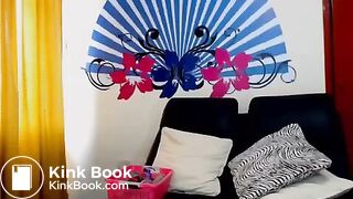 Cam girl shit while streaming