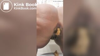 Phat booty does messy shit