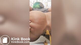 Phat booty does messy shit