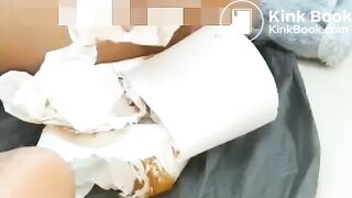 Morenita: me limpio el culo a petición de un cliente