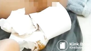 Morenita: me limpio el culo a petición de un cliente