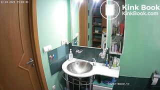 Woman pooping in Toilet 152