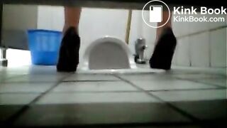 Korean girl pooping with highheels