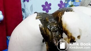 Sexy girl fists her shithole