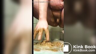 Pretty girl pooping - video 37