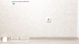 Shitting makes her pussy cream