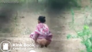 desi aunty takes a dump in the open