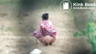desi aunty takes a dump in the open