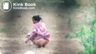 desi aunty takes a dump in the open
