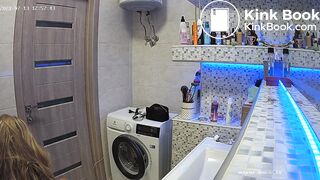 Woman pooping in Toilet 122
