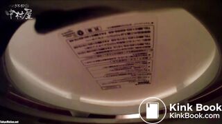 Toilet restaurant vouyeur - video 2