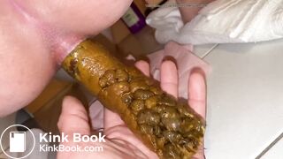 Asian girl pooping - video 21