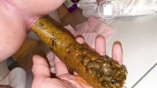 Asian girl pooping - video 21