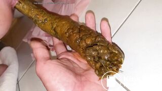 Asian girl pooping - video 21