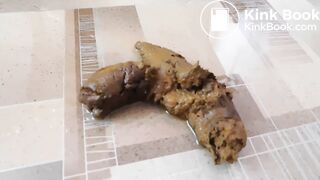 pretty woman scolds her ex and leaves him a message