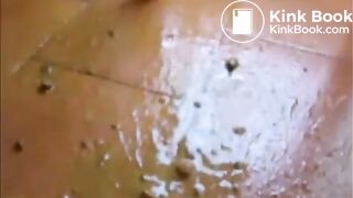 Diarrea and finger a shitty asshole