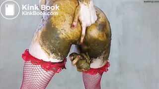 Girl shitting from her pussy and ass
