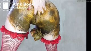 Girl shitting from her pussy and ass