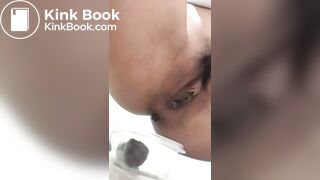 KOREAN WOMAN POOPING - video 35