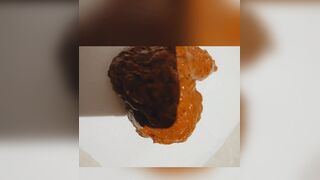 KOREAN WOMAN POOPING - video 9