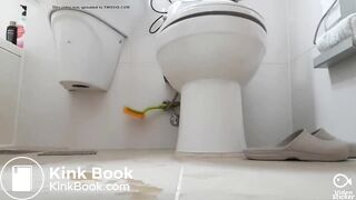 KOREAN WOMAN DIARRHEA - video 2