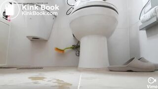 KOREAN WOMAN DIARRHEA - video 2