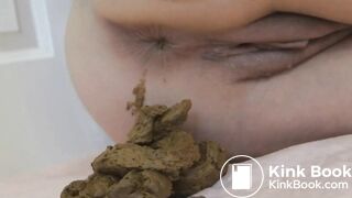 Dropping big creamy poo