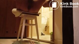 pee on feet & surprise