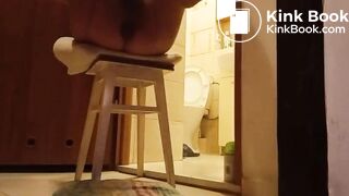 pee on feet & surprise